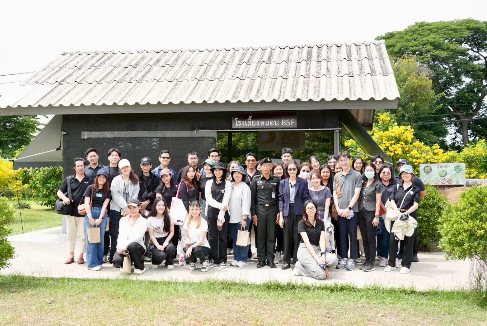 PEA ศึกษาดูงานโครงการต้นแบบแมลงทหารดำ เรียนรู้การจัดการขยะอินทรีย์ตามแนวเศรษฐกิจพอเพียง