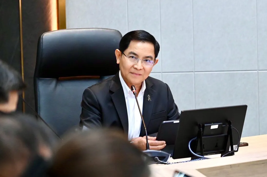 PEA หารือกรมคุ้มครองสิทธิและเสรีภาพ เตรียมความพร้อมจัด “มหกรรมแก้หนี้สินครัวเรือนและยุติธรรมพบประชาชน” ปี 2569 วันที่ 13 กรกฎาคม 2569 นายมงคล ตรีกิจจานนท์ ผู้ว่าการการไฟฟ้าส่วนภูมิภาค ให้การต้อนรับ นายไตรยฤทธิ์ เตมหิวงศ์ อธิบดีกรมคุ้มครองสิทธิและเสรีภาพ พร้อมคณะผู้บริหารและเจ้าหน้าที่ ในโอกาสเข้าหารือแนวทางการจัดงาน “มหกรรมแก้หนี้สินครัวเรือนและยุติธรรมพบประชาชน” ประจำปี 2569 ณ ห้องประชุมรัตนโกสินทร์ ชั้น 23 อาคาร 4 สำนักงานใหญ่ การไฟฟ้าส่วนภูมิภาค การหารือในครั้งนี้มุ่งเน้นการบูรณาการความร่วมมือระหว่าง ก